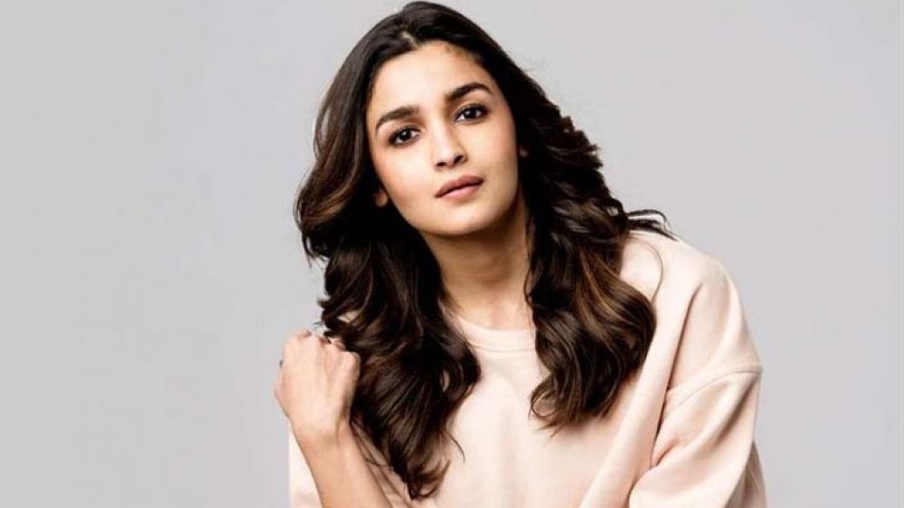 ককরোচ জনতার পাশে আলিয়া ভাট
