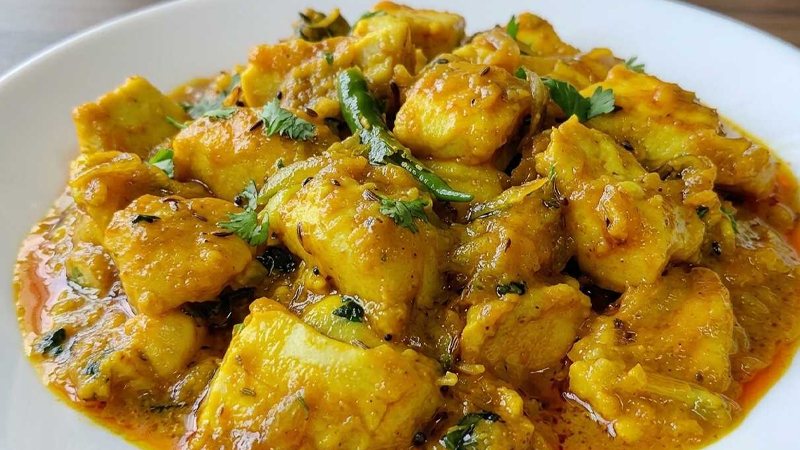 বৃষ্টির দিনে সুস্বাদু `কাতলা মাছের চচ্চড়ি'